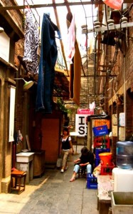 laundry alley It's not crowded enough